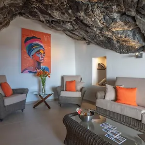 Spectacular Cave With Two Large Terraces Santa-Cruz de Ténérife